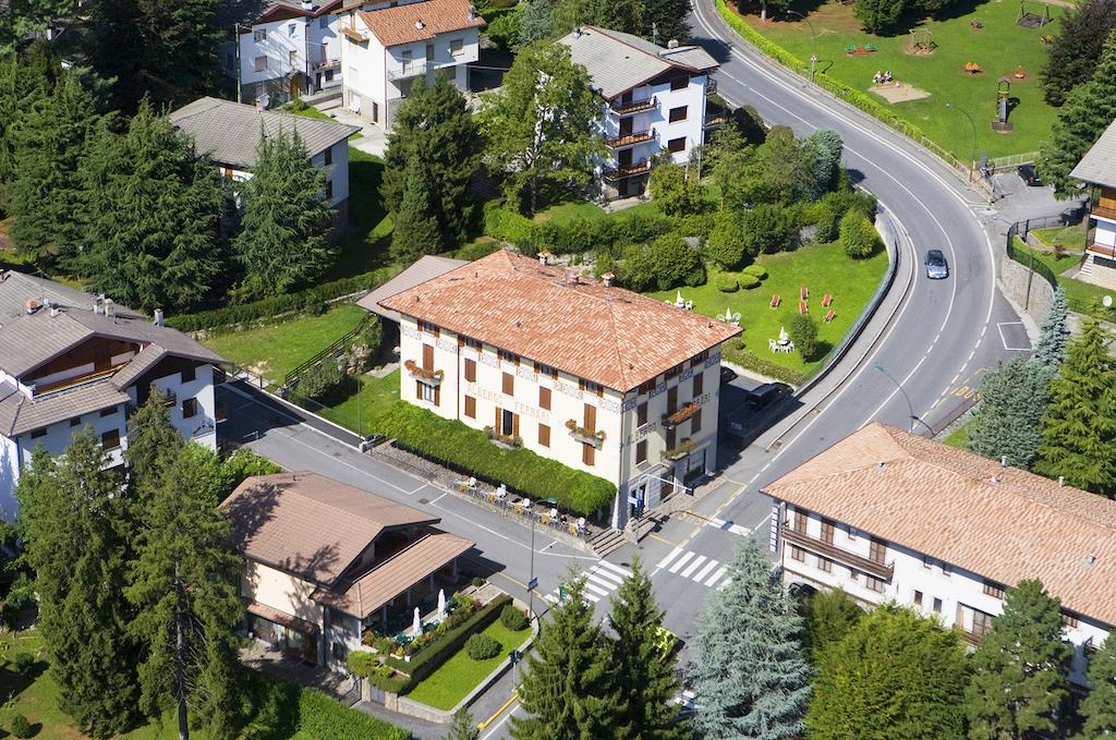 Hotel Ferrari Castione della Presolana Exterior photo