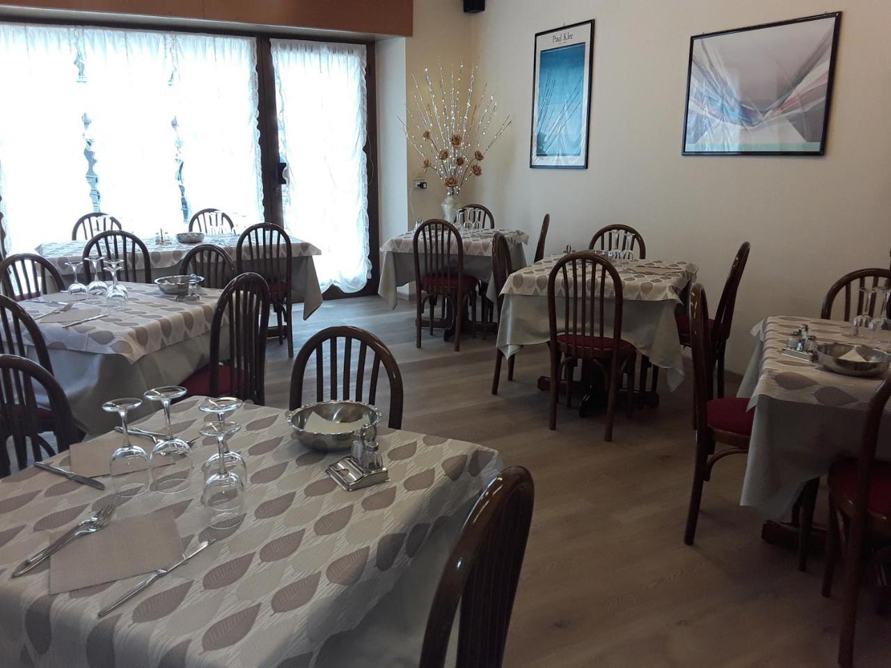 Hotel Ferrari Castione della Presolana Exterior photo